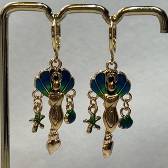 “Birth of Venus" Aphrodite Greek Mythology Goddess Handmade Earrings Seashell - Picture 8 of 14